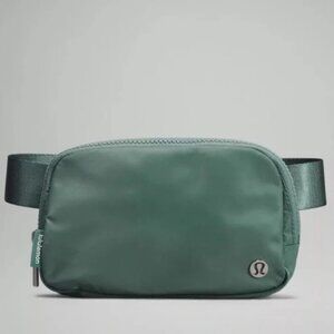 NWT Lululemon Everywhere Belt Bag
